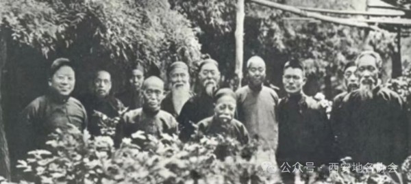 1937年，陕西地方知名人士，在宋家花园宴送杨虎城（左一）出国考察.jpg