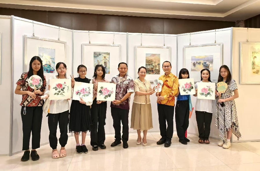 海南省文联“自贸港文艺轻骑兵”赴印尼峇淡岛开展文化交流活动 文艺为桥促民心相通 中国海南与印尼峇淡共绘文化艺术新图景