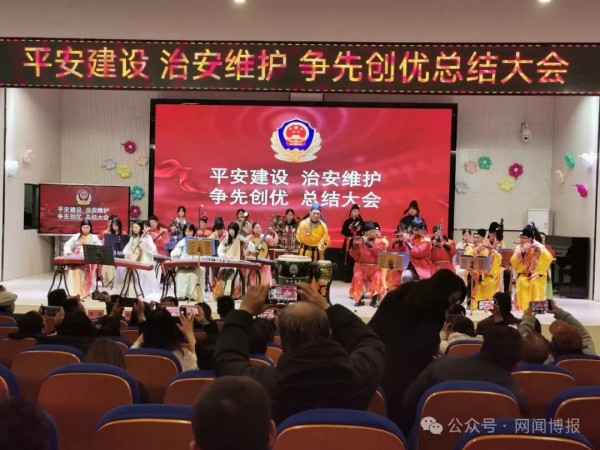 警民携手奏响校园社区安全欢乐曲